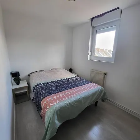 A 2 Pas De La Gare Apartment *